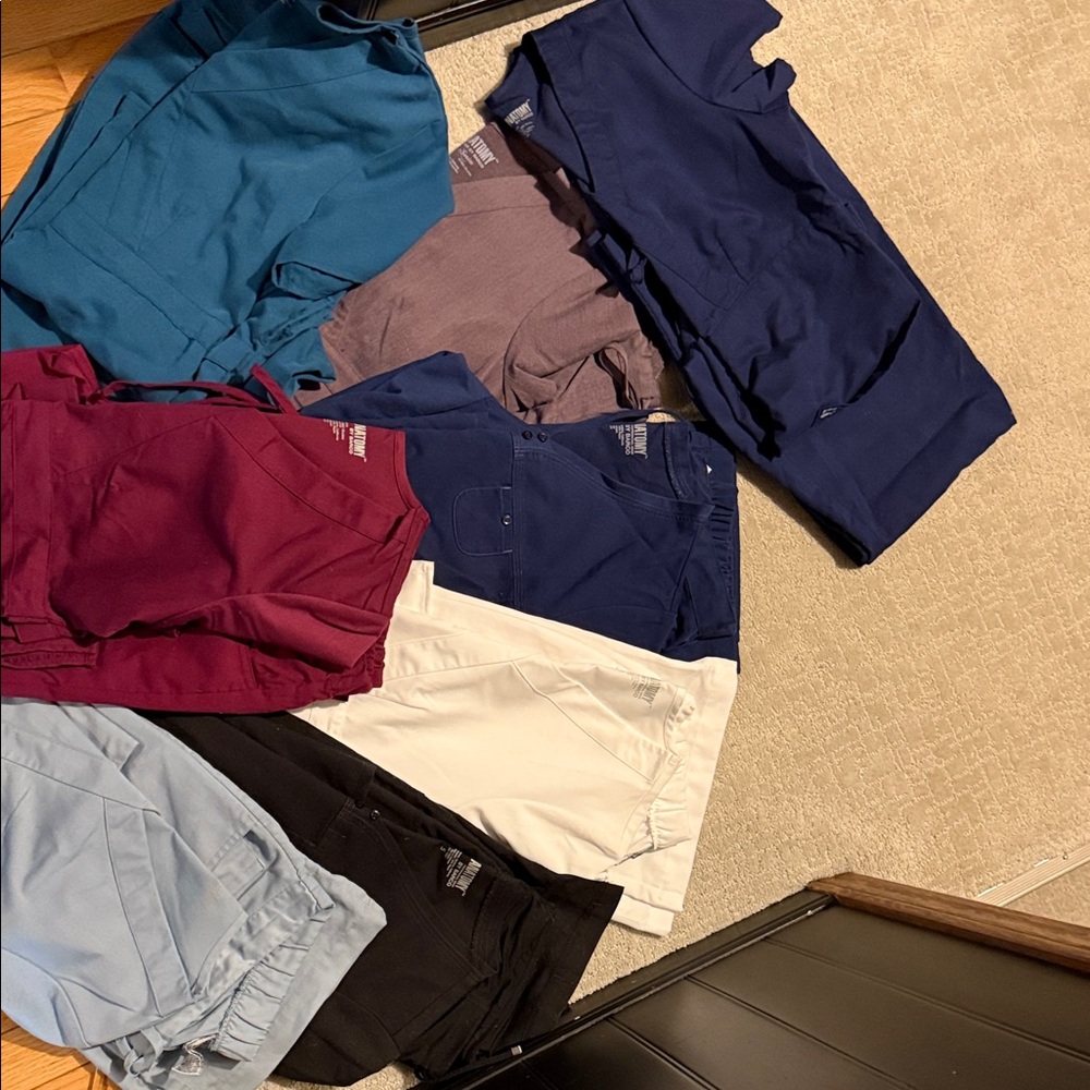 Grey's Anatomy Women’s scrubs Collection - Multicolor